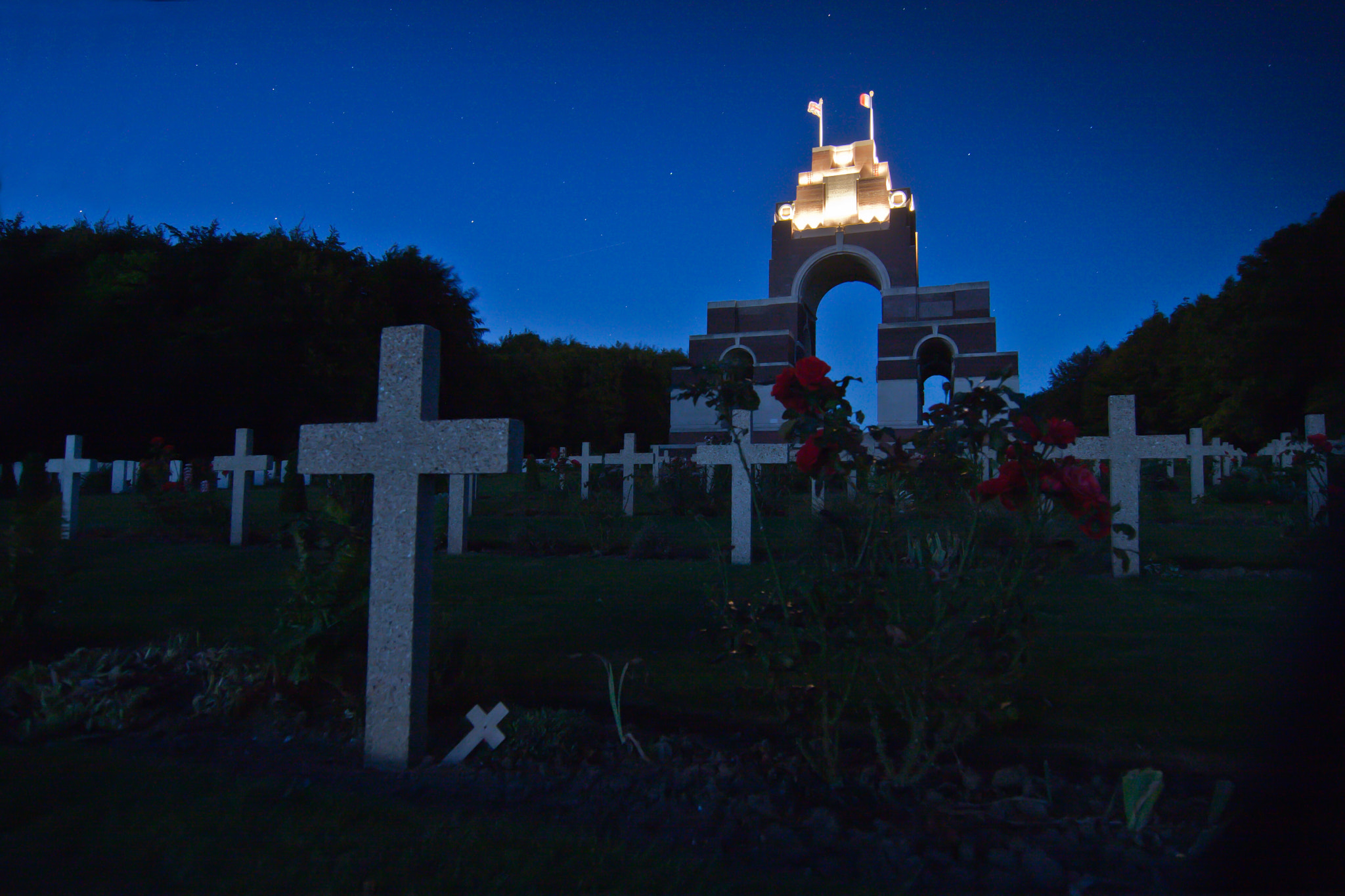 Canon EOS 40D + Tokina AT-X Pro 12-24mm F4 (IF) DX sample photo. Thiepval night lights photography