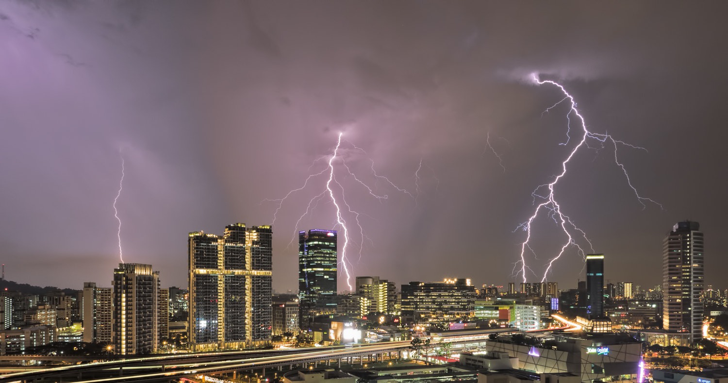 Olympus OM-D E-M1 + OLYMPUS M.12mm F2.0 sample photo. Lightning in the city photography