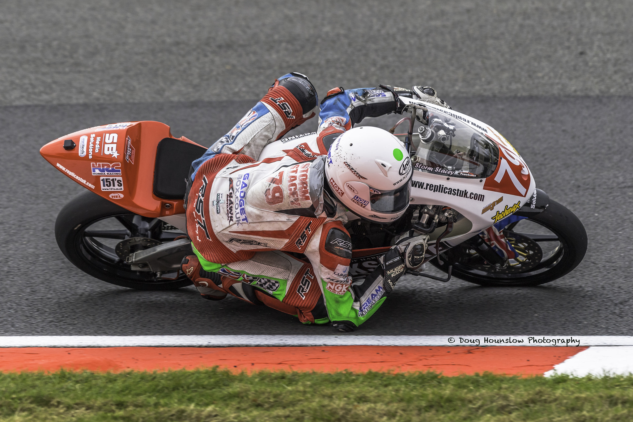 Nikon AF-S Nikkor 200-500mm F5.6E ED VR sample photo. Elbow down photography