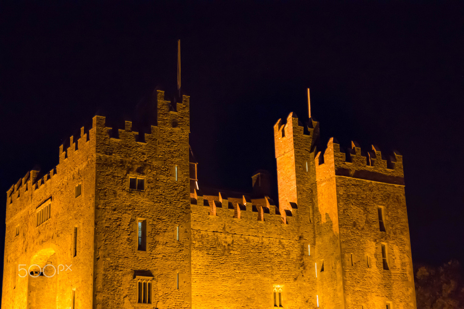 Canon EF 28-105mm f/3.5-4.5 USM sample photo. Bunratty castle photography
