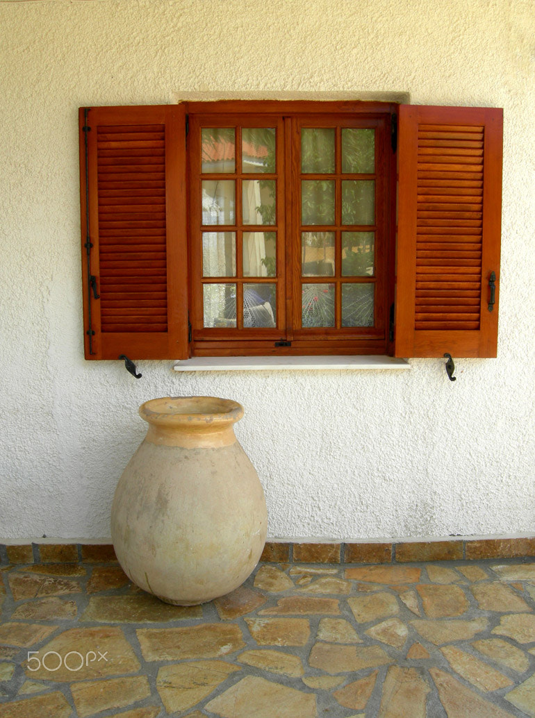 Nikon COOLPIX P1 sample photo. Window photography