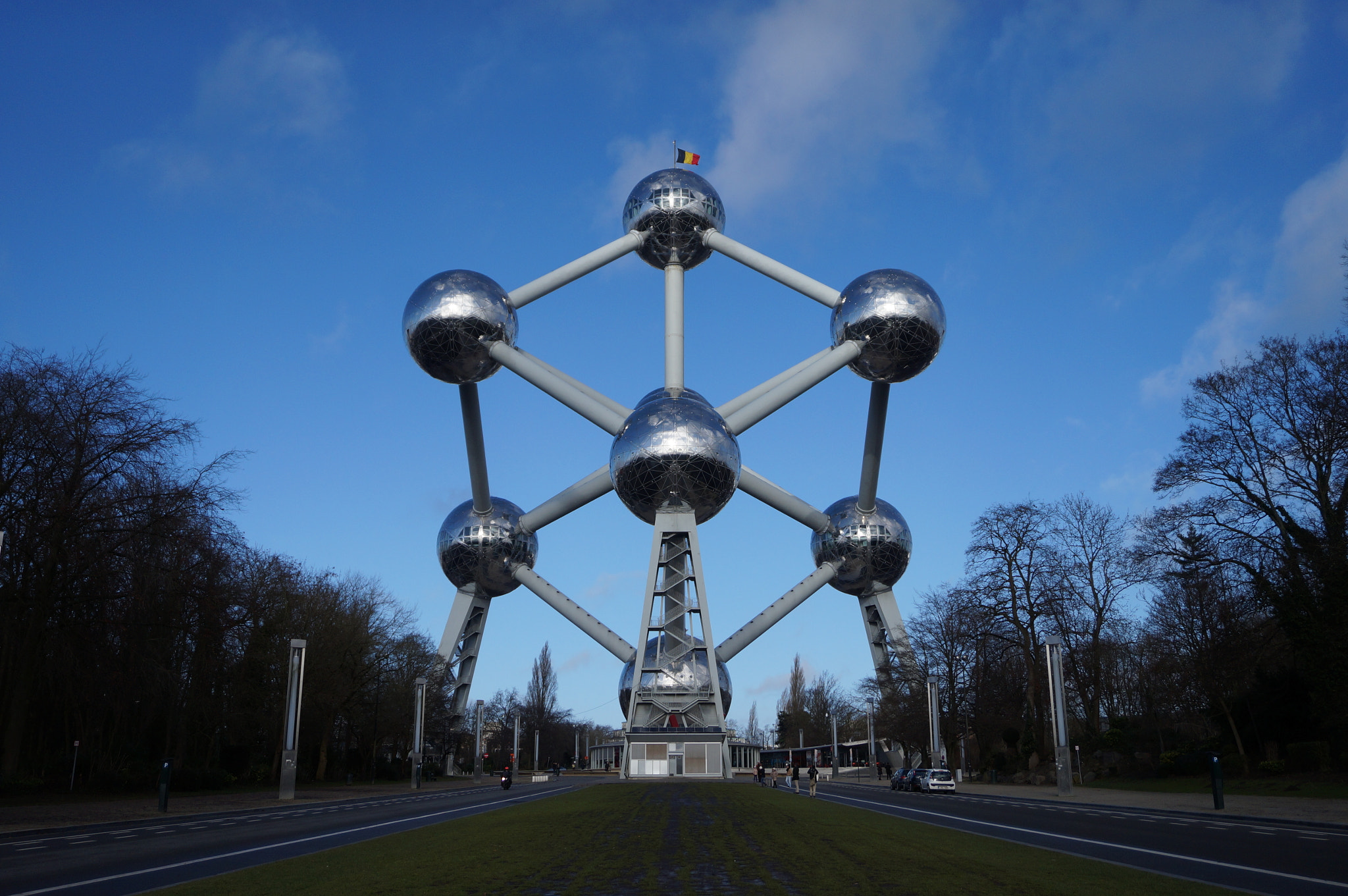 Sony Alpha NEX-3N sample photo. Atomium symmetry photography