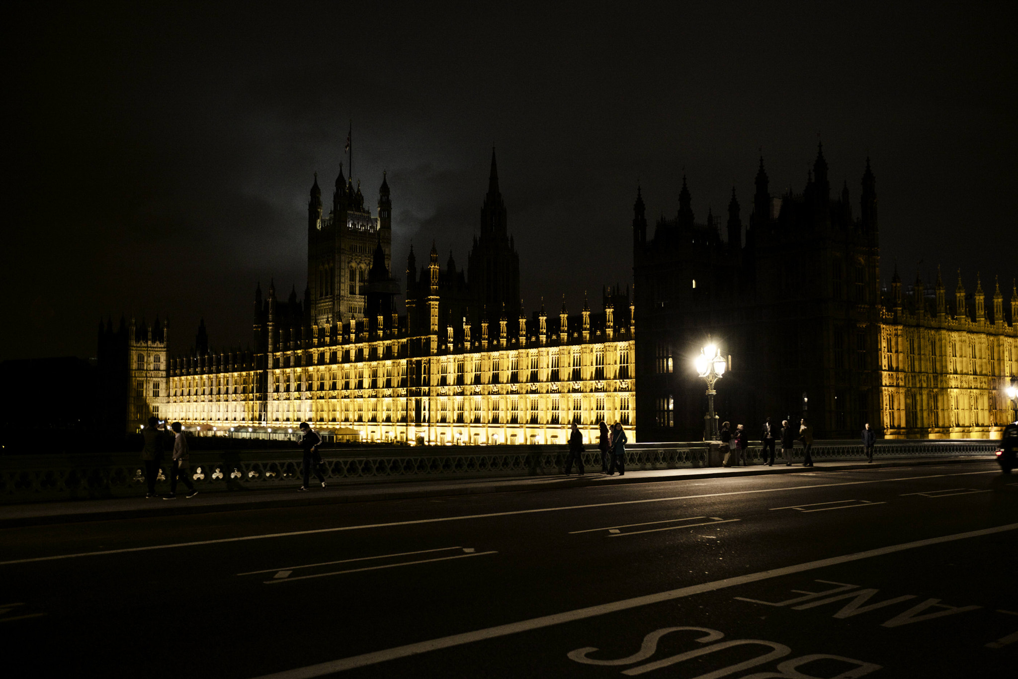 Canon EOS 5D Mark II + 16.0 - 35.0 mm sample photo. Palace of westminster at night photography