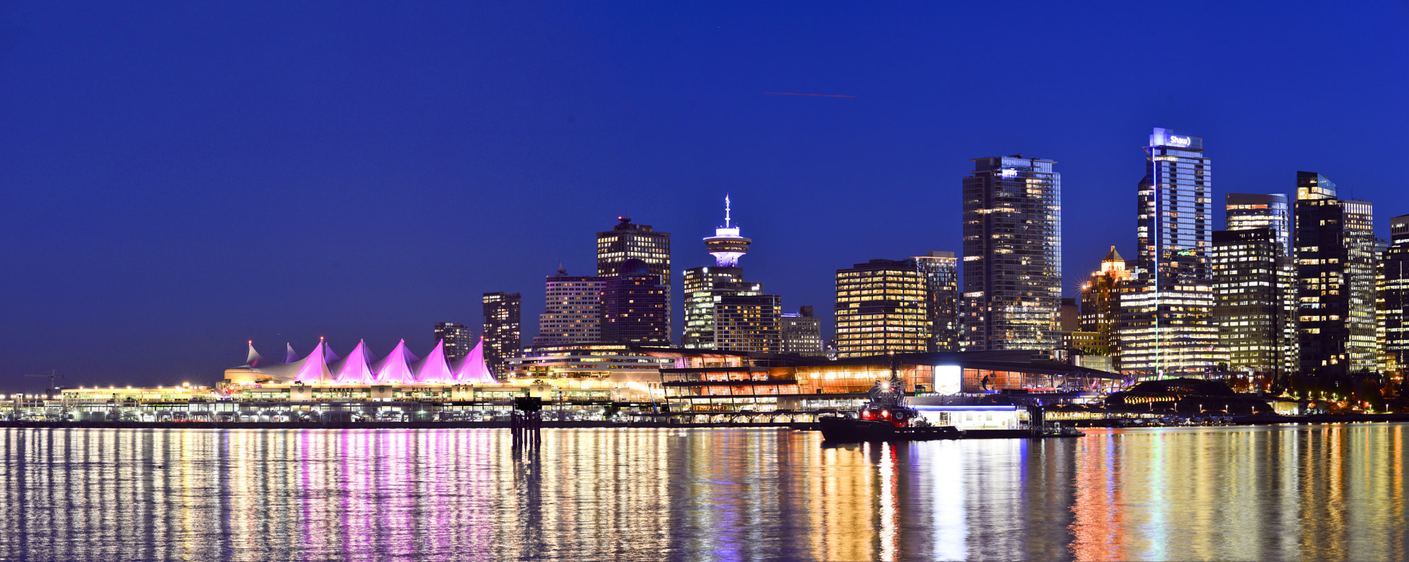 Nikon D800 + AF-S DX Zoom-Nikkor 18-55mm f/3.5-5.6G ED sample photo. Night of vancouver waterfront photography
