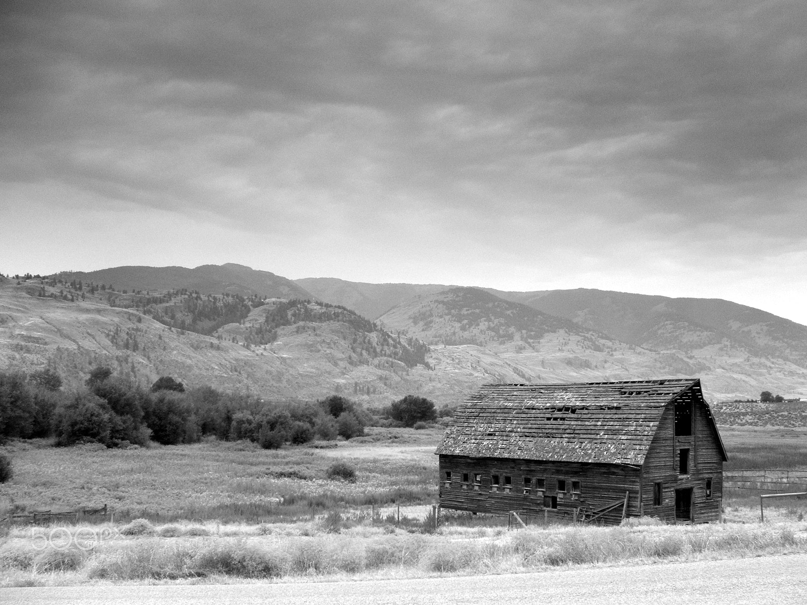 Fujifilm FinePix S3100 sample photo. The old barn photography