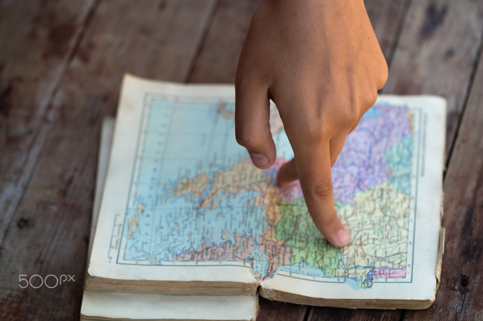 Canon EF 100mm F2.8 Macro USM sample photo. Fingers marching on the map in an old book photography