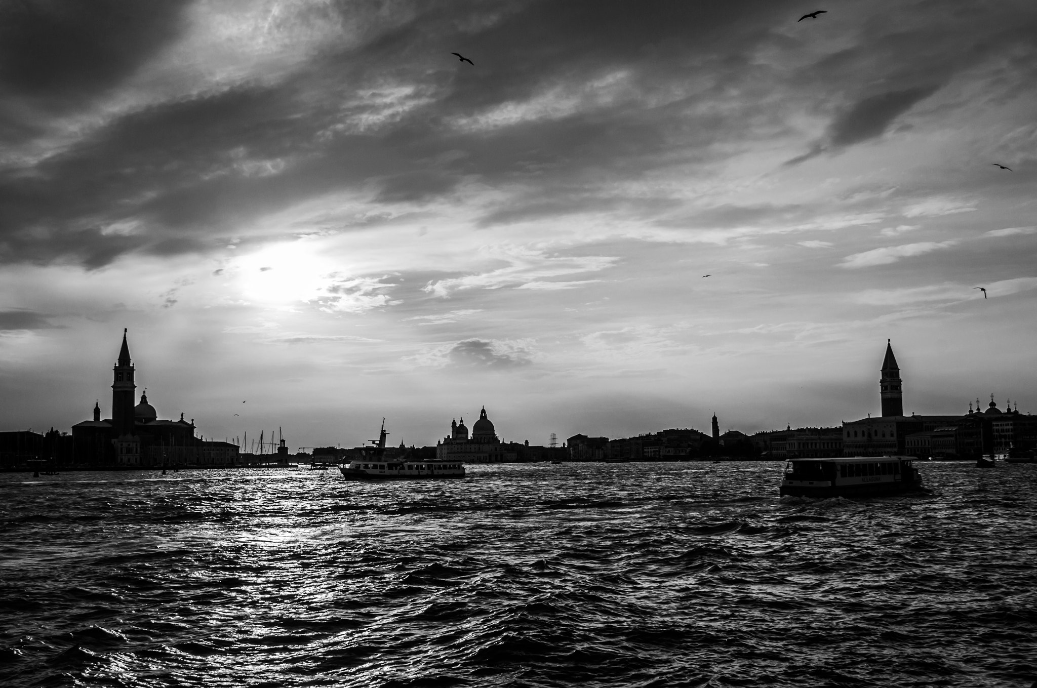 Canon EOS 100D (EOS Rebel SL1 / EOS Kiss X7) sample photo. Venetian skyline photography