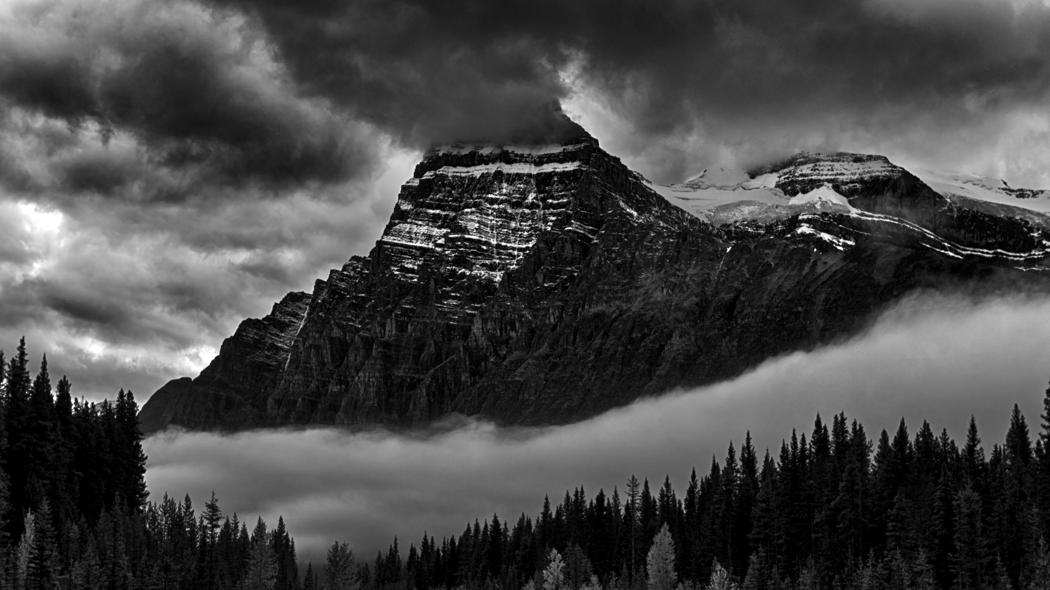 Nikon D810 + Sigma 24mm F1.8 EX DG Aspherical Macro sample photo. Smoking mountain photography