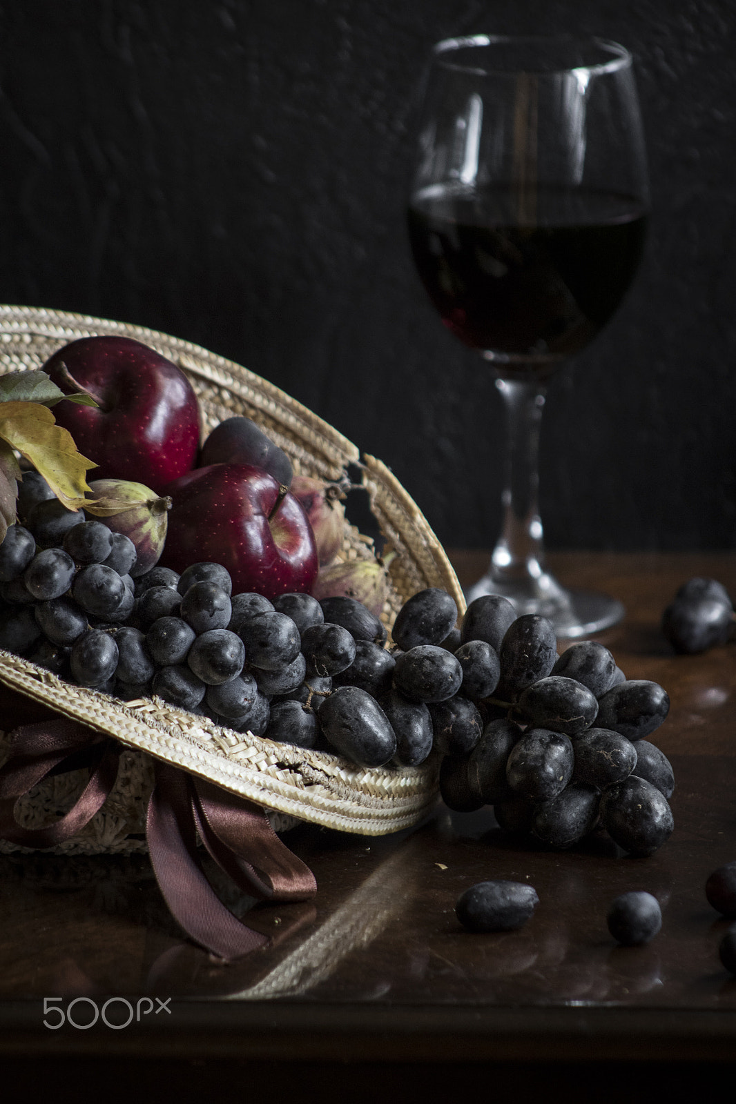Canon EF 75-300mm f/4-5.6 USM sample photo. Fruits in old hat photography