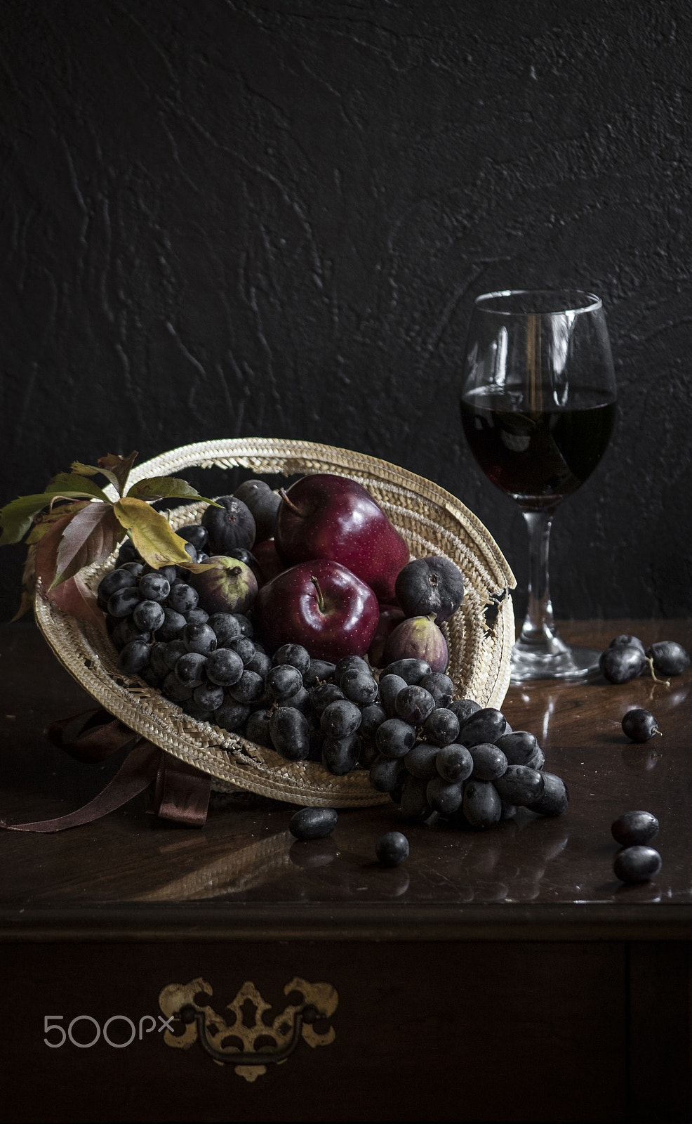 Canon EF 75-300mm f/4-5.6 USM sample photo. Fruits in old hat photography