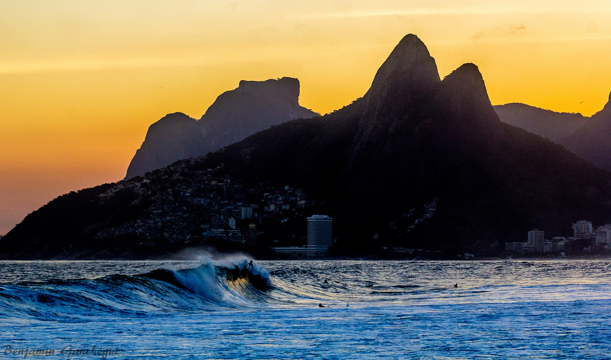 Canon EF 70-300mm F4-5.6L IS USM sample photo. Evening surf at ipanema beach photography