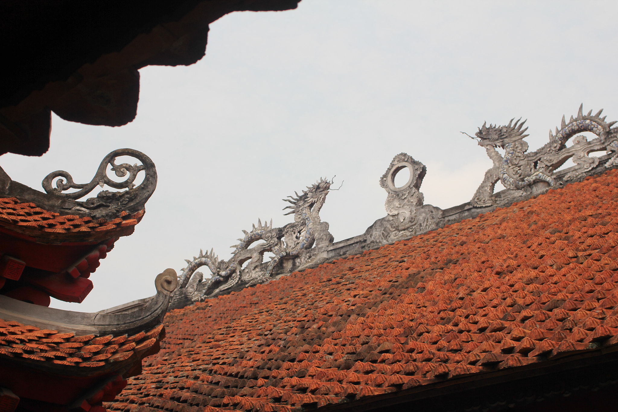 Canon EOS 550D (EOS Rebel T2i / EOS Kiss X4) + Canon EF 35-70mm f/3.5-4.5 sample photo. Temple of literature - hanoi photography