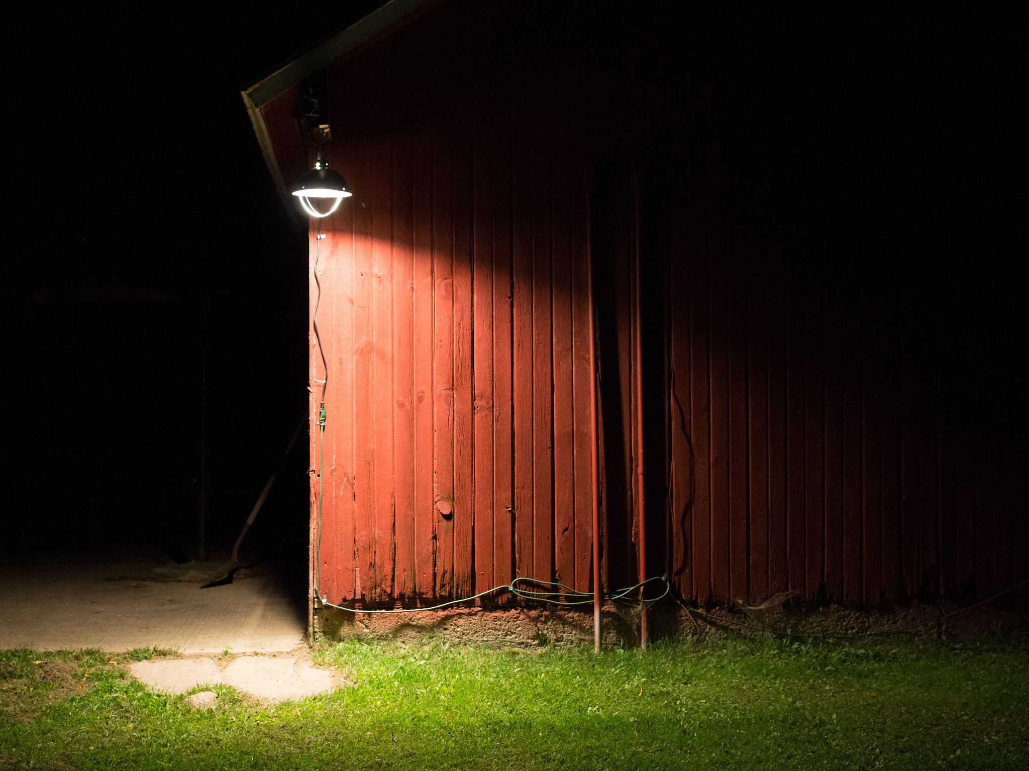 Pentax K-30 sample photo. Barn light photography