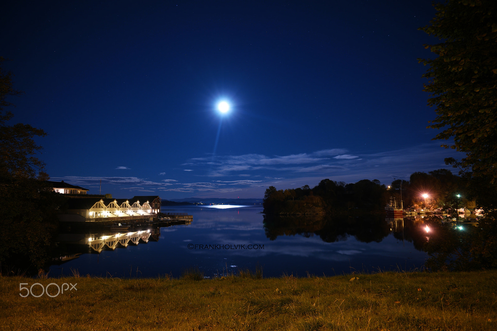 Saumsun NX 16-50mm F2-2.8 S ED OIS sample photo. Moonlight photography