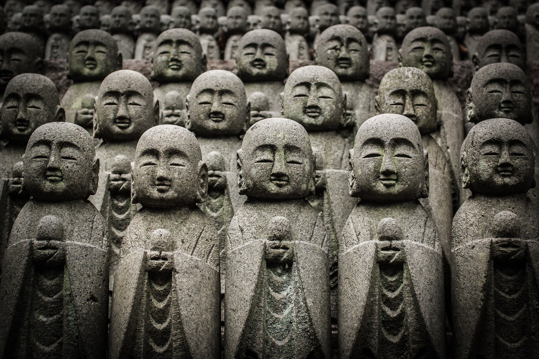 Nikon D70s + AF Zoom-Nikkor 28-85mm f/3.5-4.5 sample photo. Jizo statues, kamakura, japan photography