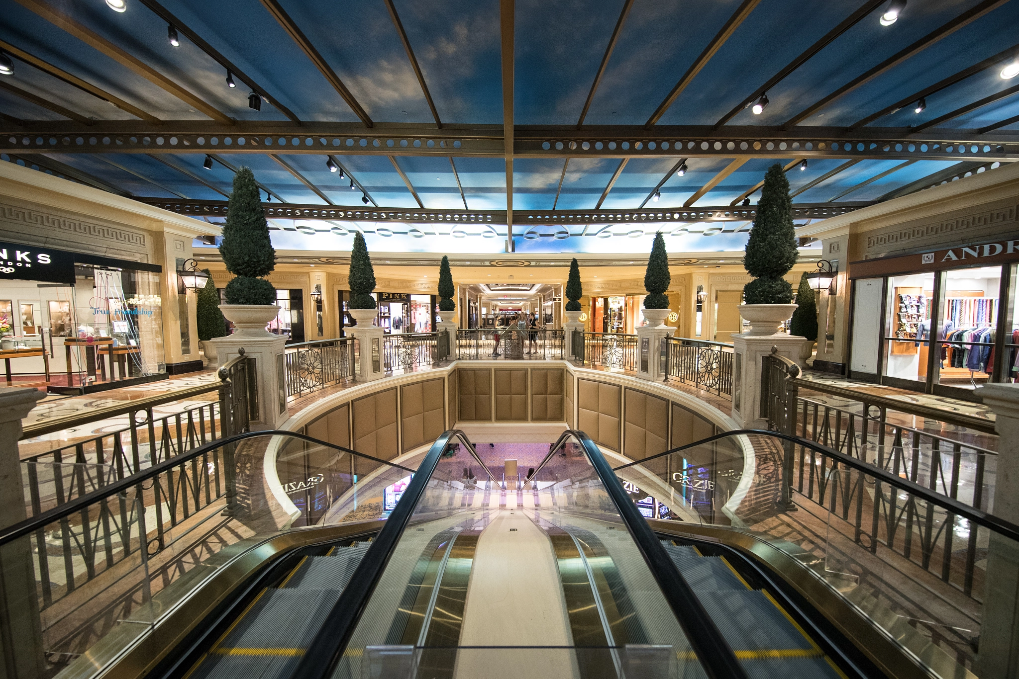 Canon EF 11-24mm F4L USM sample photo. Symmetry photography