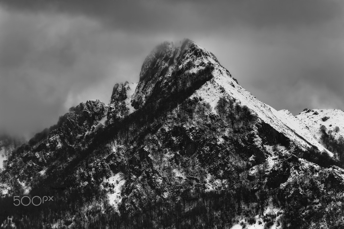 Canon EOS 6D + Canon EF 70-200mm F2.8L USM sample photo. Primeras nieves en las montañas astures photography