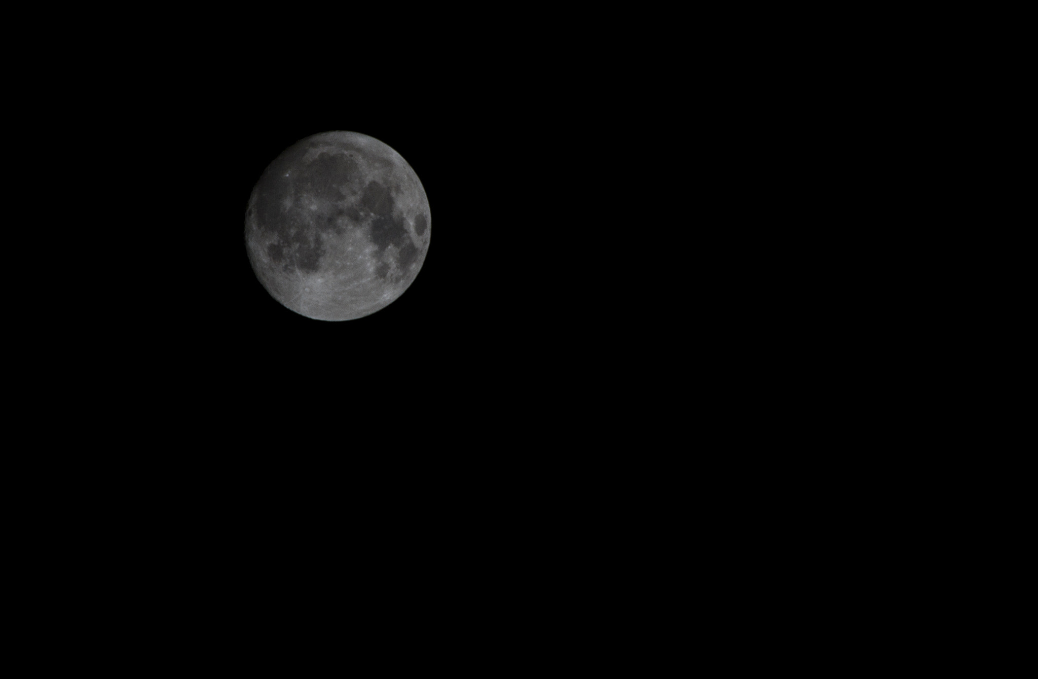 Canon EOS 7D + Canon EF 75-300mm f/4-5.6 USM sample photo. Full moon photography