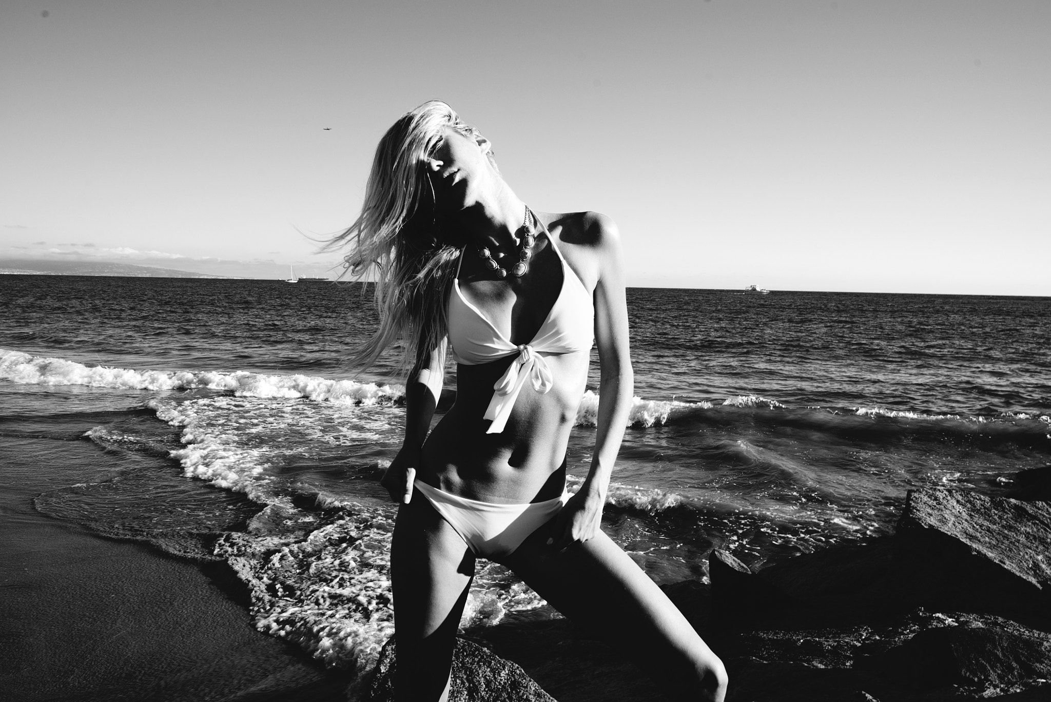 Sony a7S + Sony FE 28-70mm F3.5-5.6 OSS sample photo. Black & white beach dreaming photography