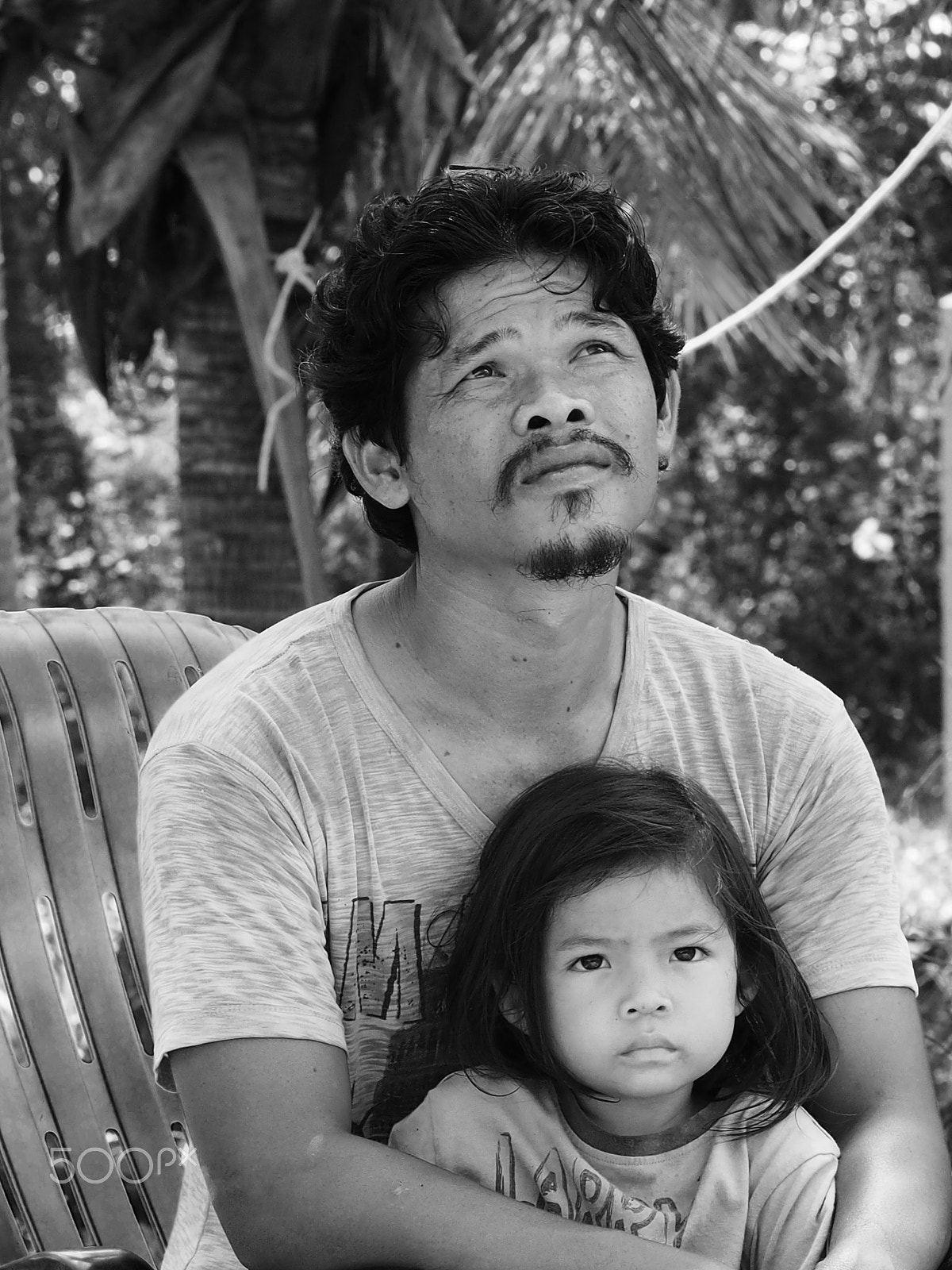 Olympus OM-D E-M5 + Olympus M.Zuiko Digital ED 75mm F1.8 sample photo. Thai father & daughter photography