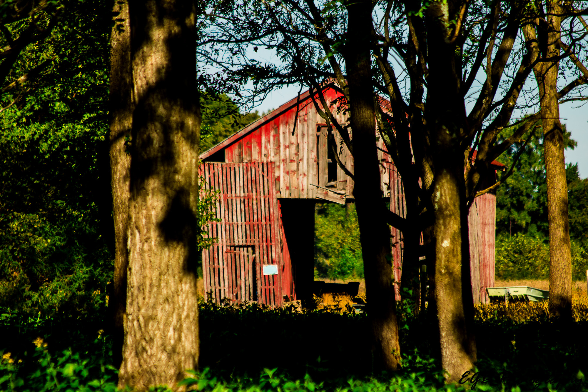 Canon EF 70-300mm F4-5.6 IS USM sample photo. Little red barn photography