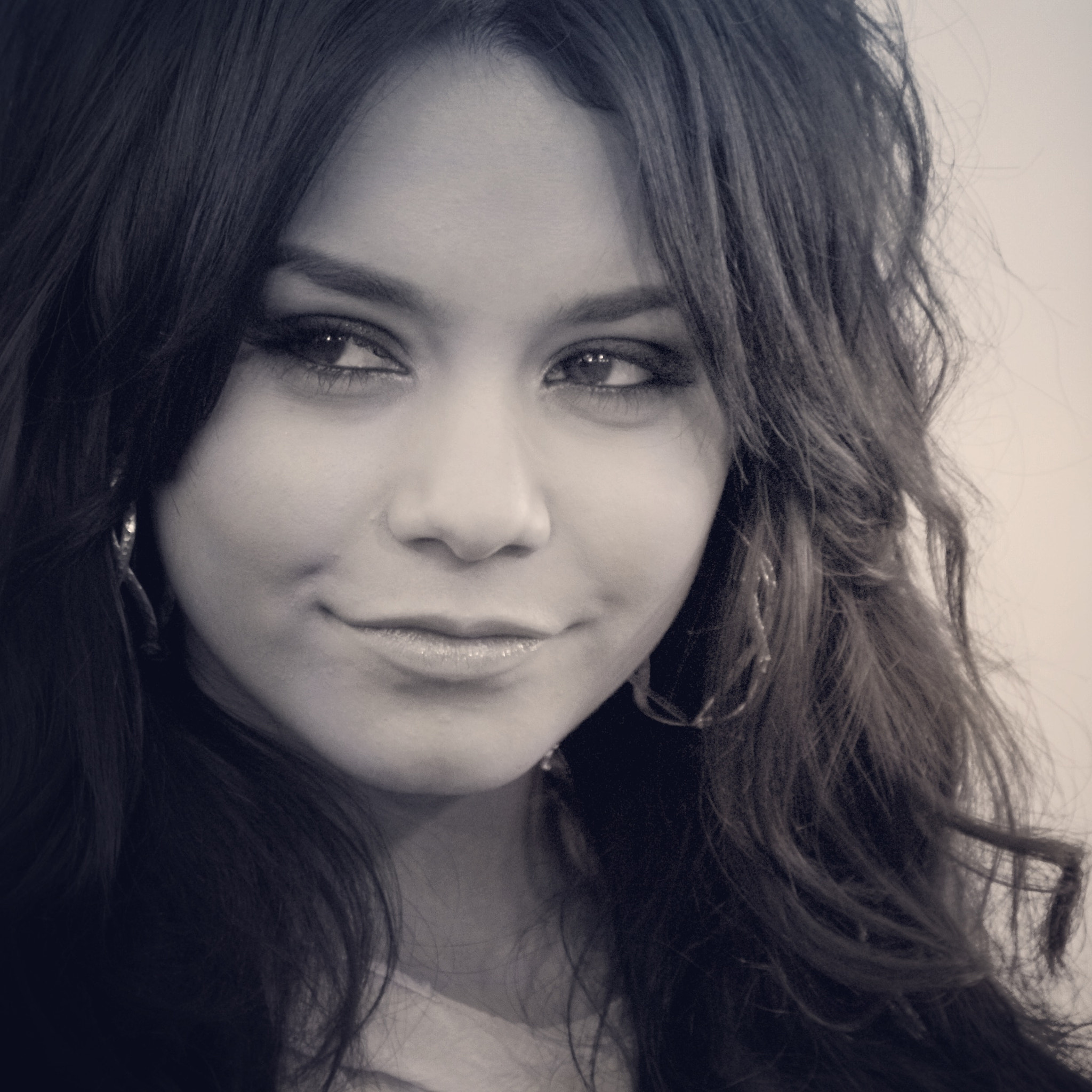 Sony 75-300mm F4.5-5.6 sample photo. Vanessa hudgens photography