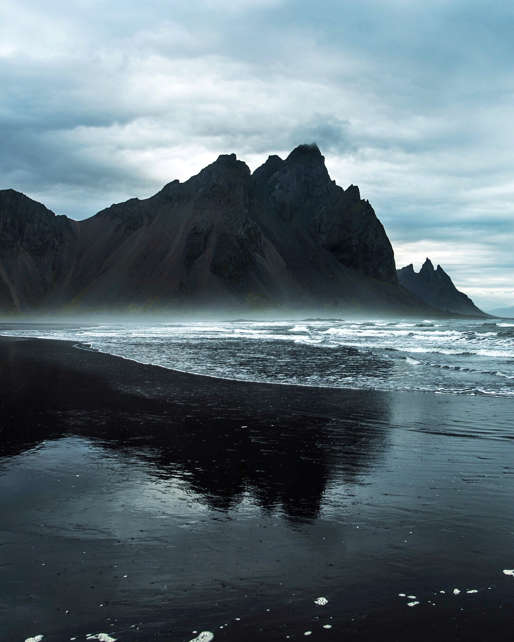 Nikon D4 + Nikon AF-S Nikkor 20mm F1.8G ED sample photo. Stokksnes. mount vestrahorn. iceland. photography