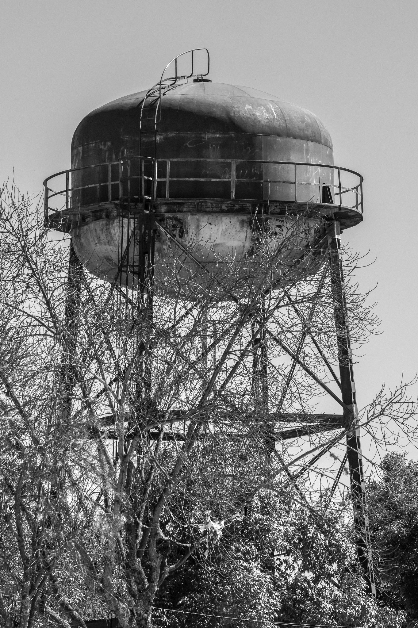 Sony 75-300mm F4.5-5.6 sample photo. Old water tower photography