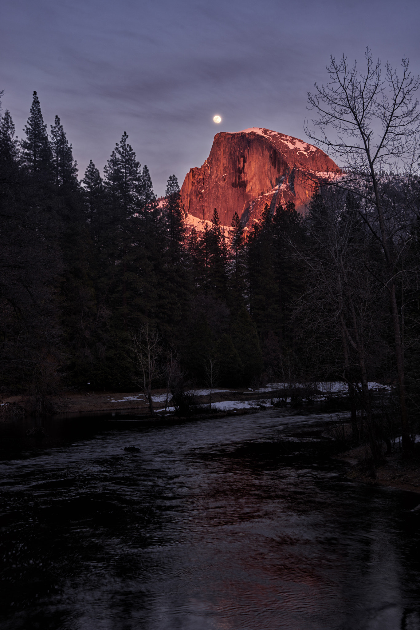 Sony a7R + Sony FE 28-70mm F3.5-5.6 OSS sample photo. Moon over half dome photography