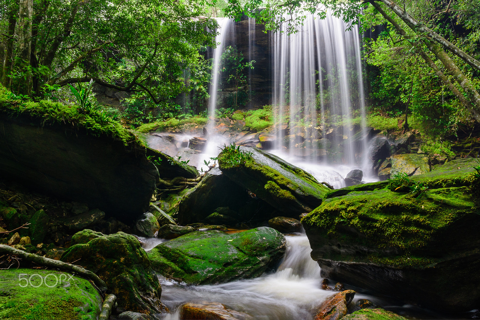 Sigma 17-70mm F2.8-4 DC Macro OS HSM | C sample photo. Tum so-nor waterfall. photography