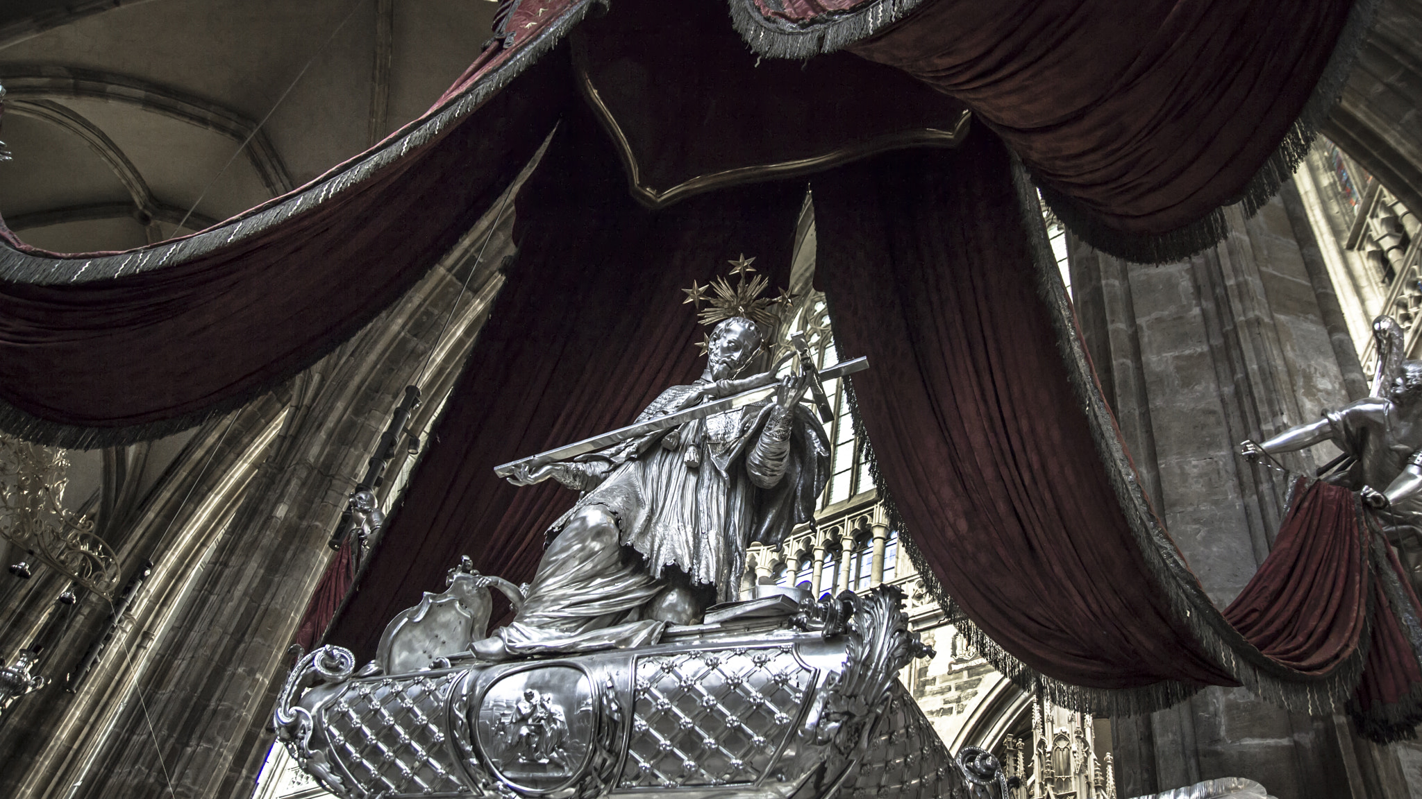 Tamron SP AF 17-50mm F2.8 XR Di II LD Aspherical (IF) sample photo. Catedral st vito   interior photography