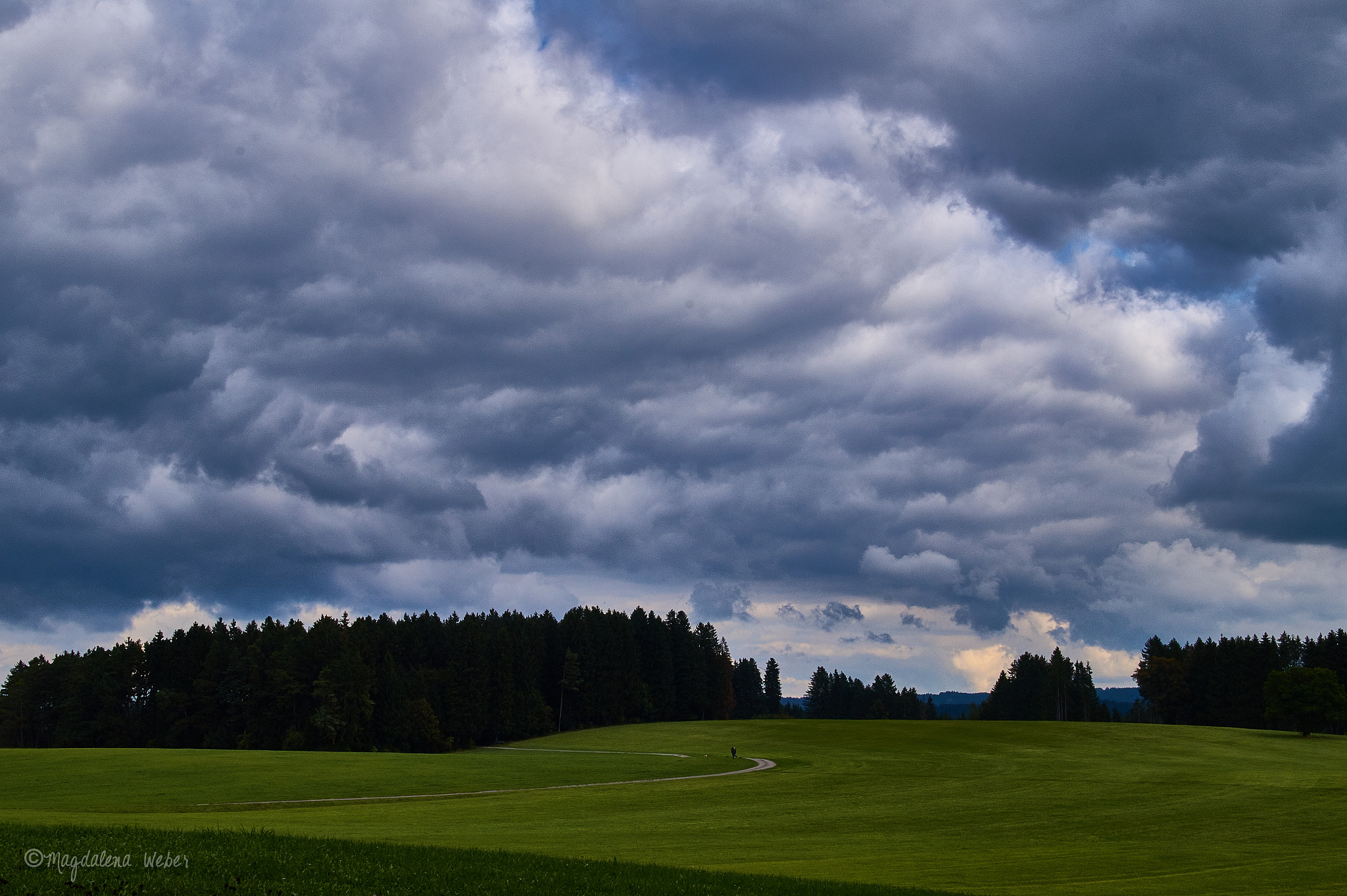 Sony SLT-A58 + Sony DT 18-200mm F3.5-6.3 sample photo. Lots of clouds photography