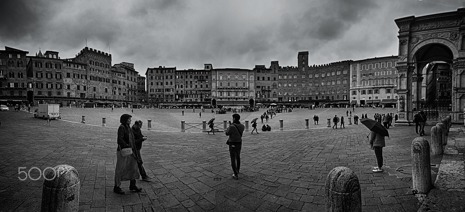 Canon EOS 450D (EOS Rebel XSi / EOS Kiss X2) + Sigma 10-20mm F4-5.6 EX DC HSM sample photo. Piazza del campo - siena photography