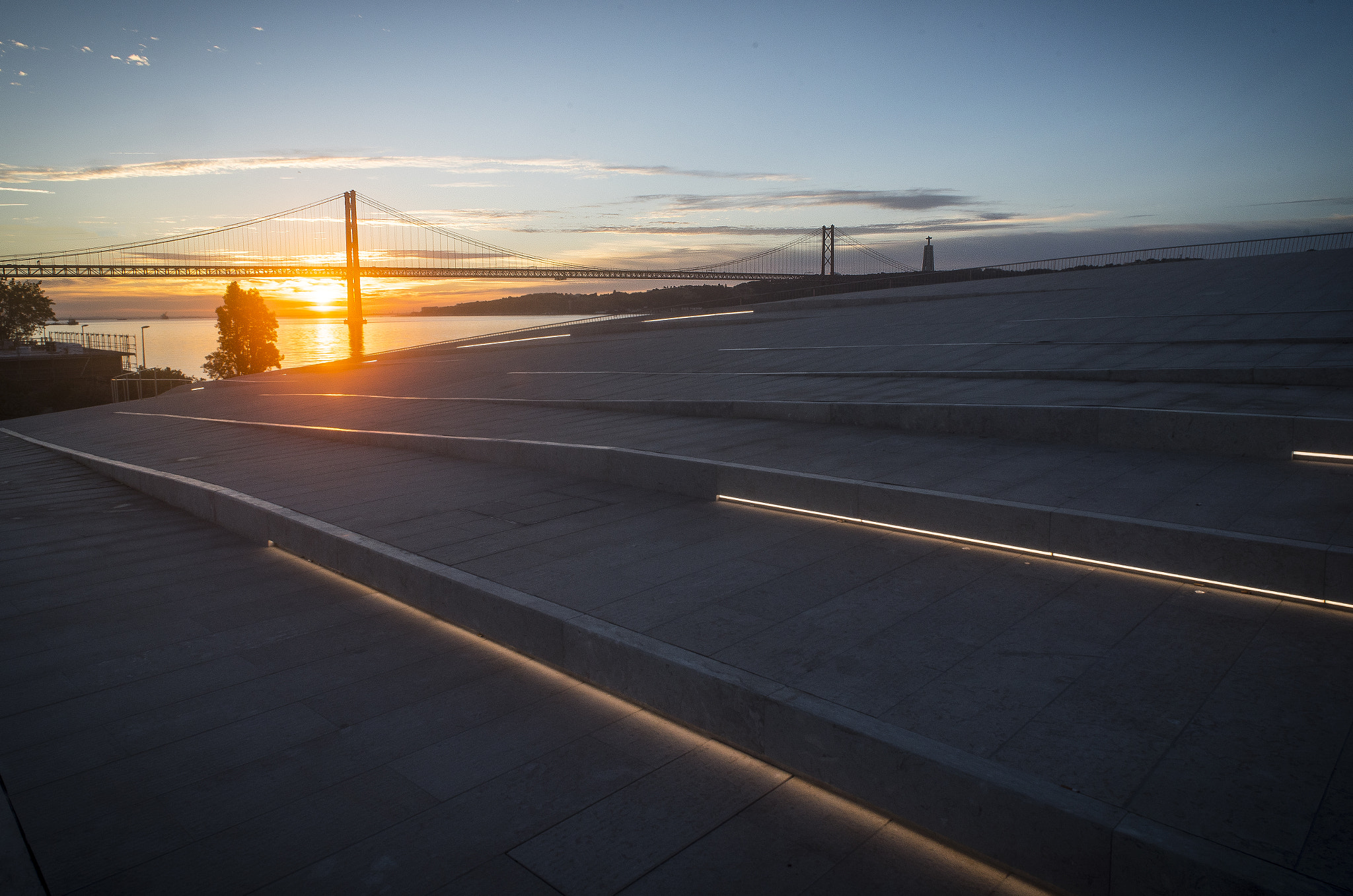 Nikon D750 + Nikon AF Nikkor 20mm F2.8D sample photo. The roof cover of maat museum in lisbon is highlighted with white leds. photography