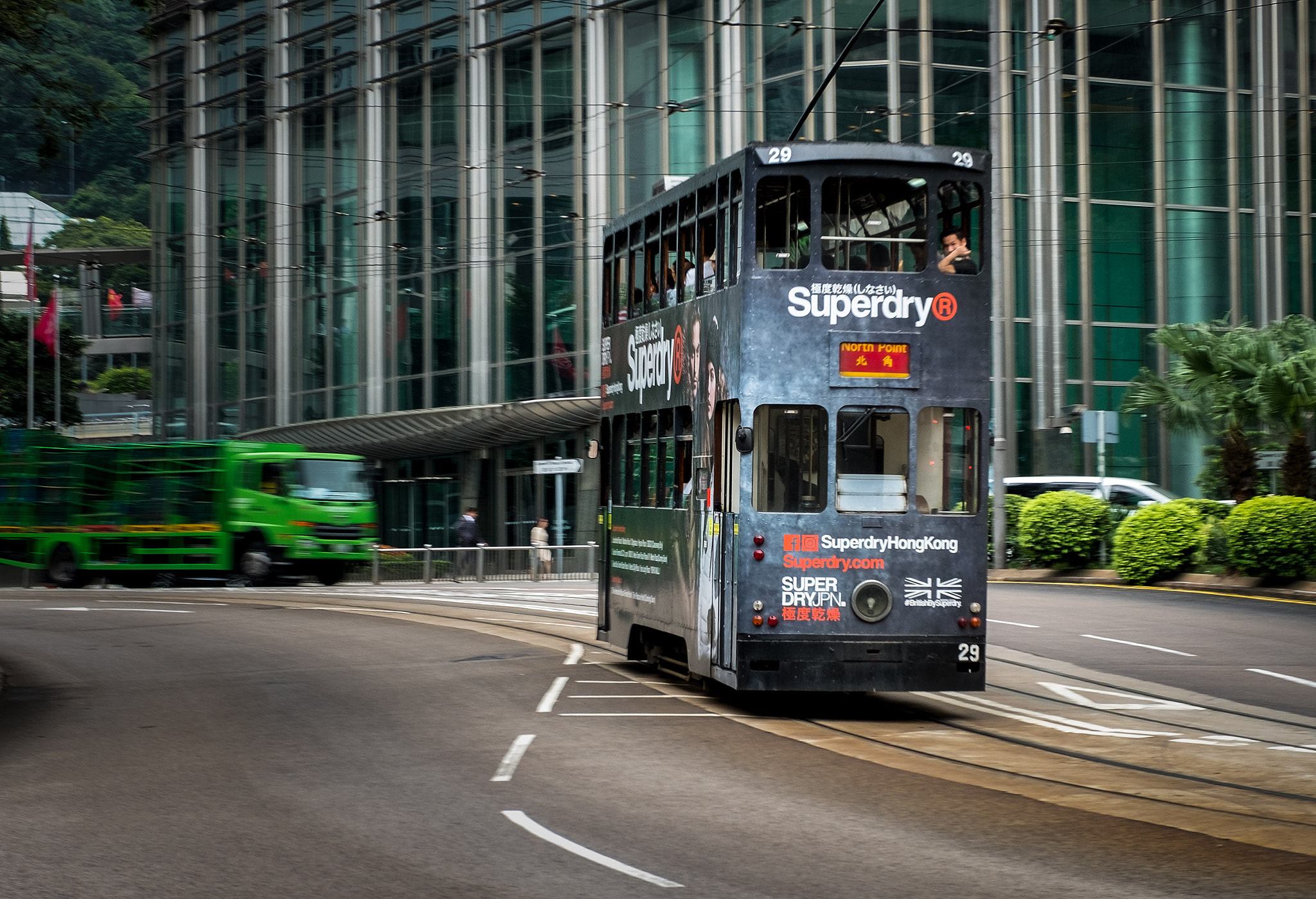 Fujifilm X-Pro1 + Fujifilm XF 16-55mm F2.8 R LM WR sample photo. 行驶中的電車 photography