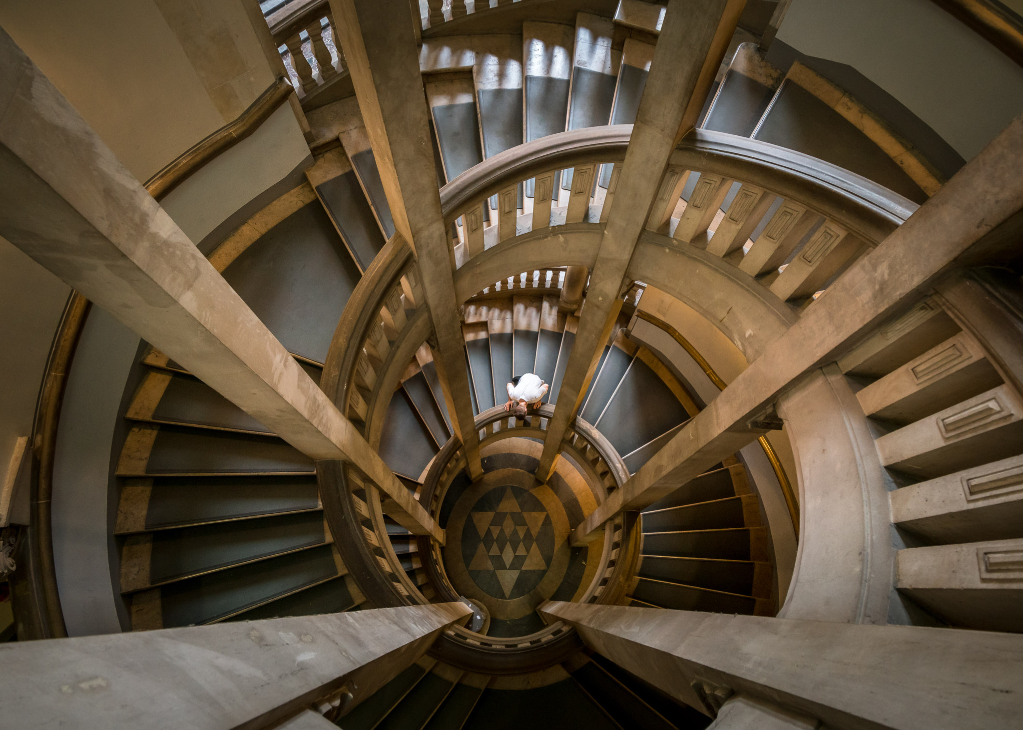 Sony a7R II + Voigtlander SUPER WIDE-HELIAR 15mm F4.5 III sample photo. Looking down... photography