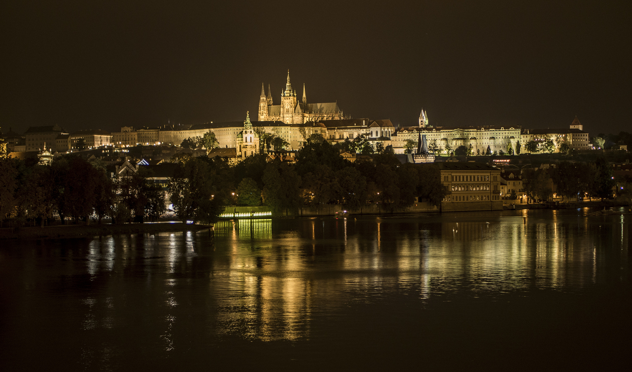 Olympus PEN E-PL6 + LUMIX G 25/F1.7 sample photo. Prague castle photography