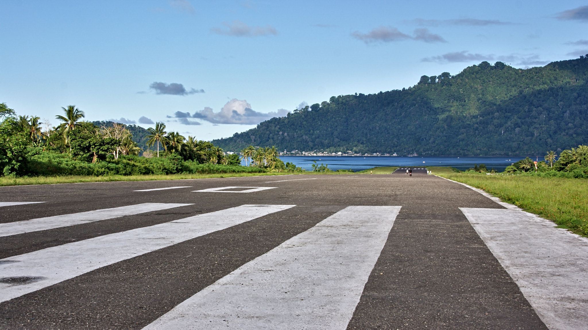 Sony Alpha DSLR-A350 + Sigma DC 18-125mm F4-5,6 D sample photo. Runway 10 @ bna airport, banda neira/ indonesia photography