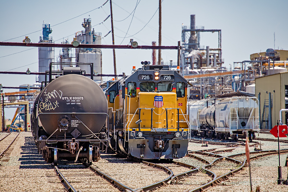 Canon EF 70-300mm F4-5.6L IS USM sample photo. Refinery photography