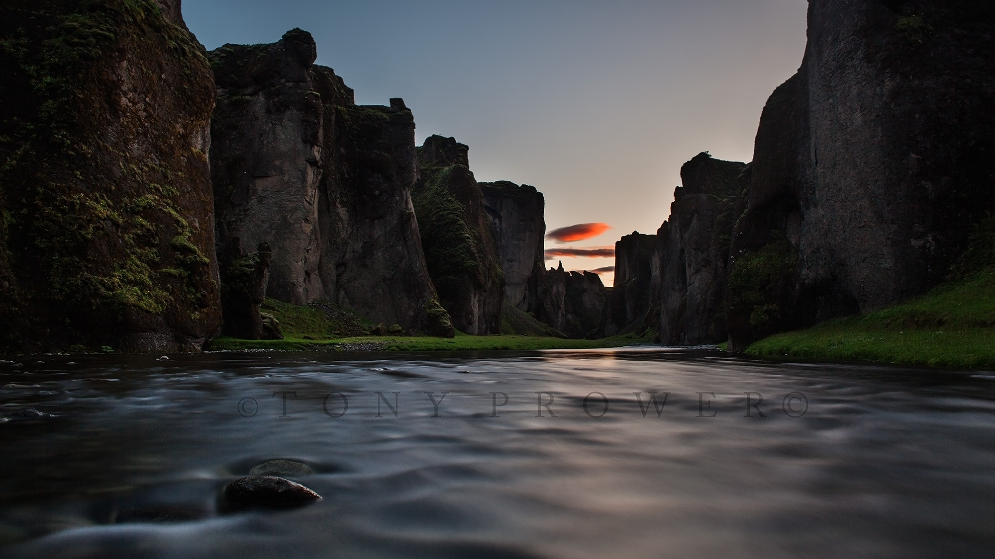 Canon EF 24mm f/1.4L sample photo. Fjardara reds photography