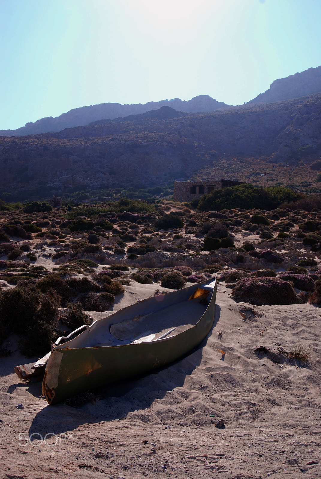 AF Zoom-Nikkor 28-70mm f/3.5-4.5D sample photo. Old canoe photography