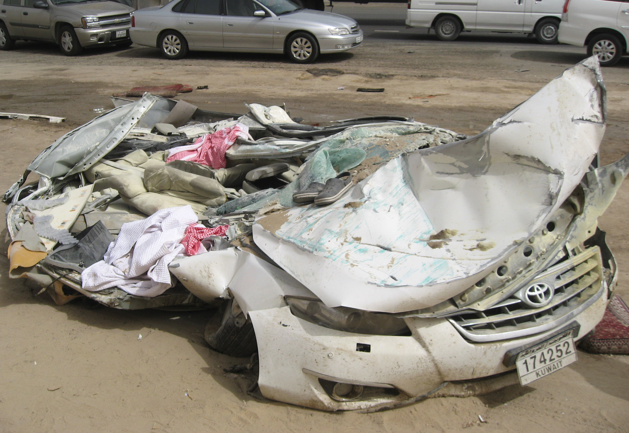 Canon POWERSHOT SD700 IS sample photo. Car acident in kuwat, a common scene photography