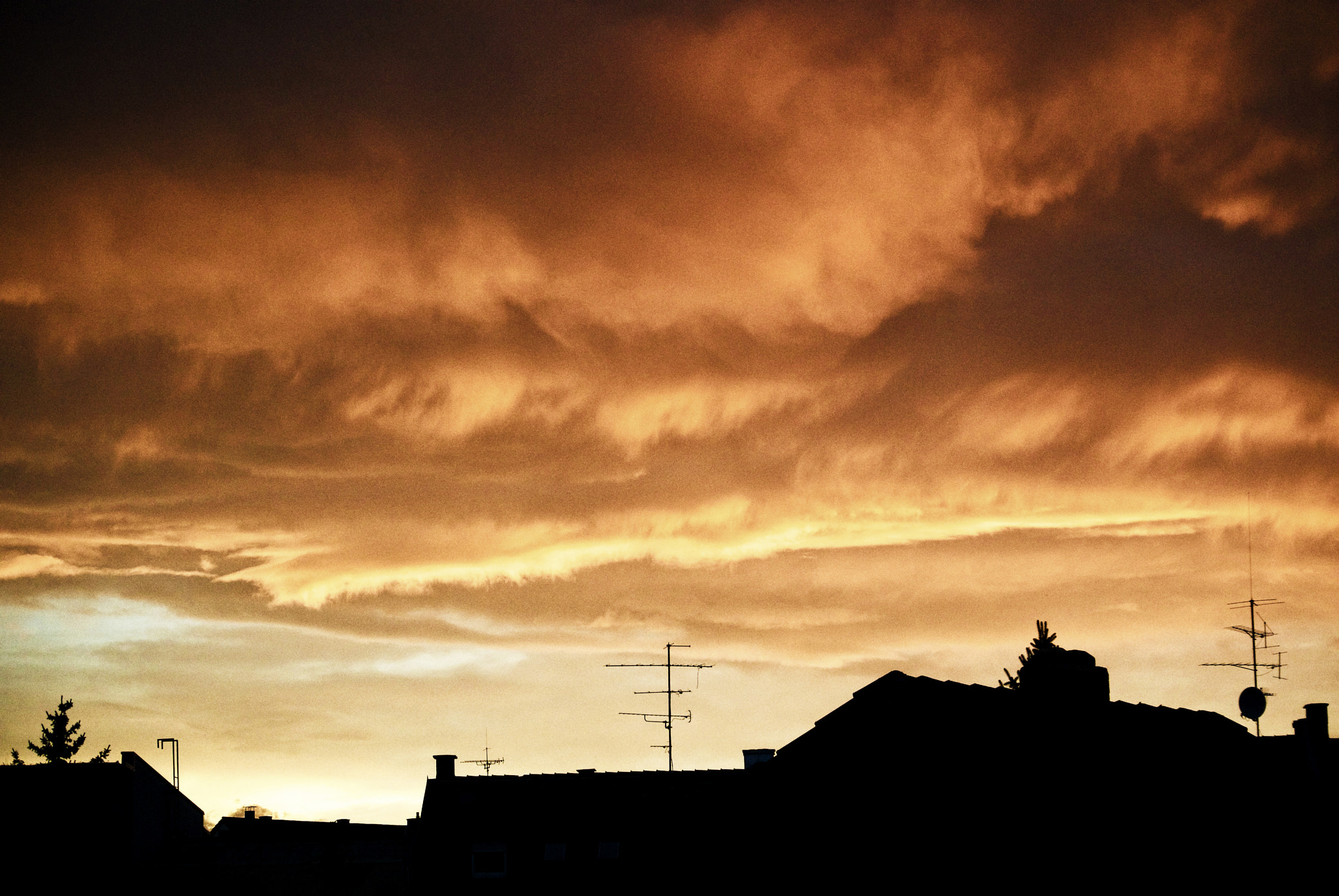 Nikon 1 J2 + Nikon 1 Nikkor VR 30-110mm F3.8-5.6 sample photo. Ragged clouds at sunset photography