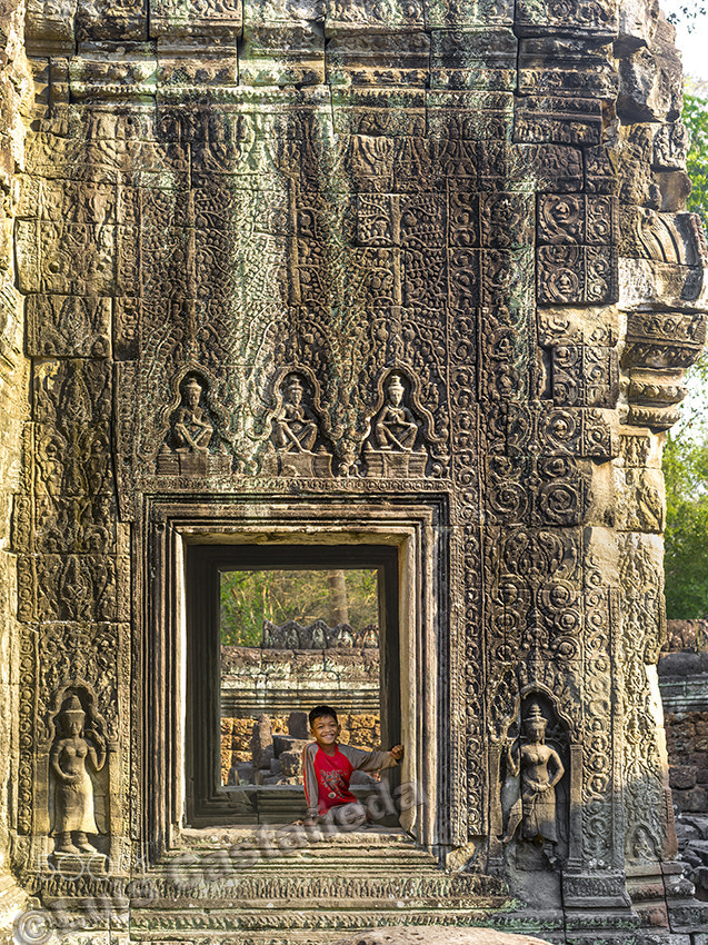 Pentax 645D + smc PENTAX-FA 645 75mm F2.8 sample photo. Boy at preah khan. angkor. cambodia. photography