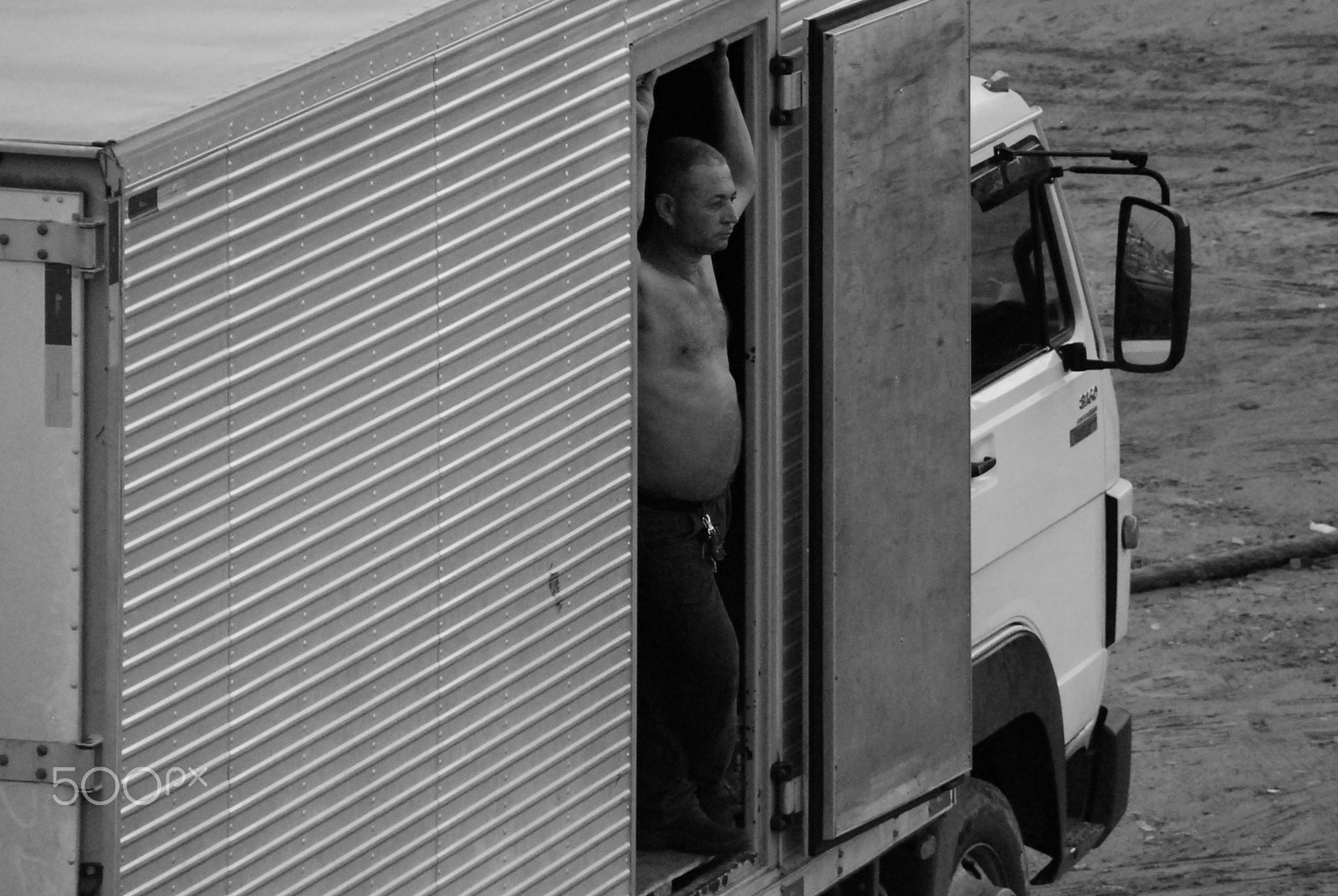 Nikon D40X + Sigma 18-200mm F3.5-6.3 DC sample photo. Harbour worker manaus photography