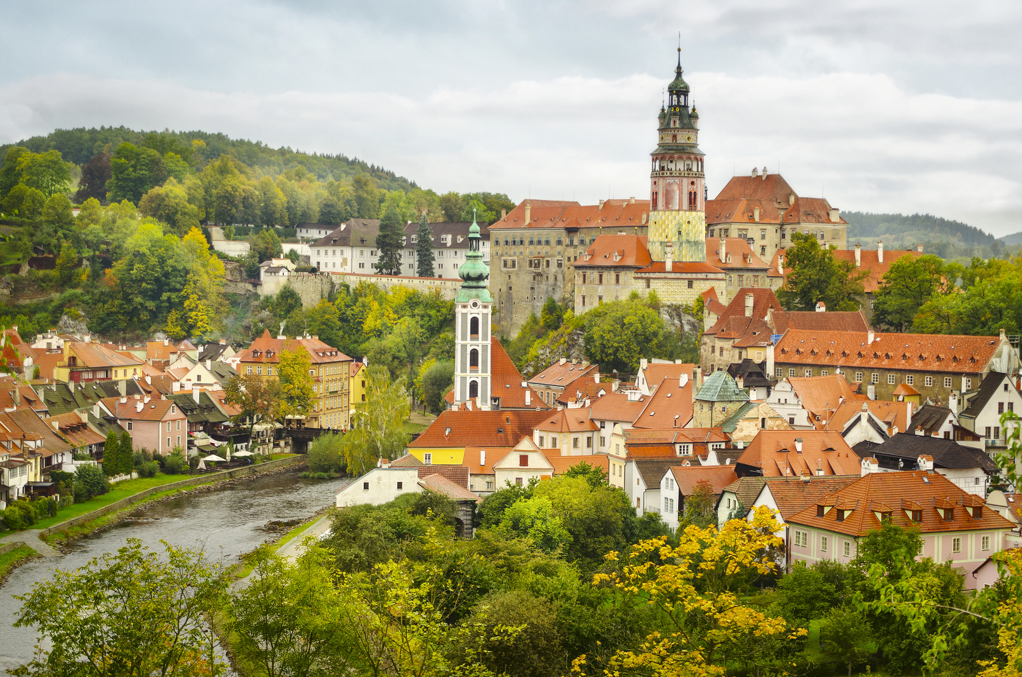 Sigma 28-300mm F3.5-6.3 DG Macro sample photo. Beautiful view to church and castle in cesky krumlov, czech repu photography