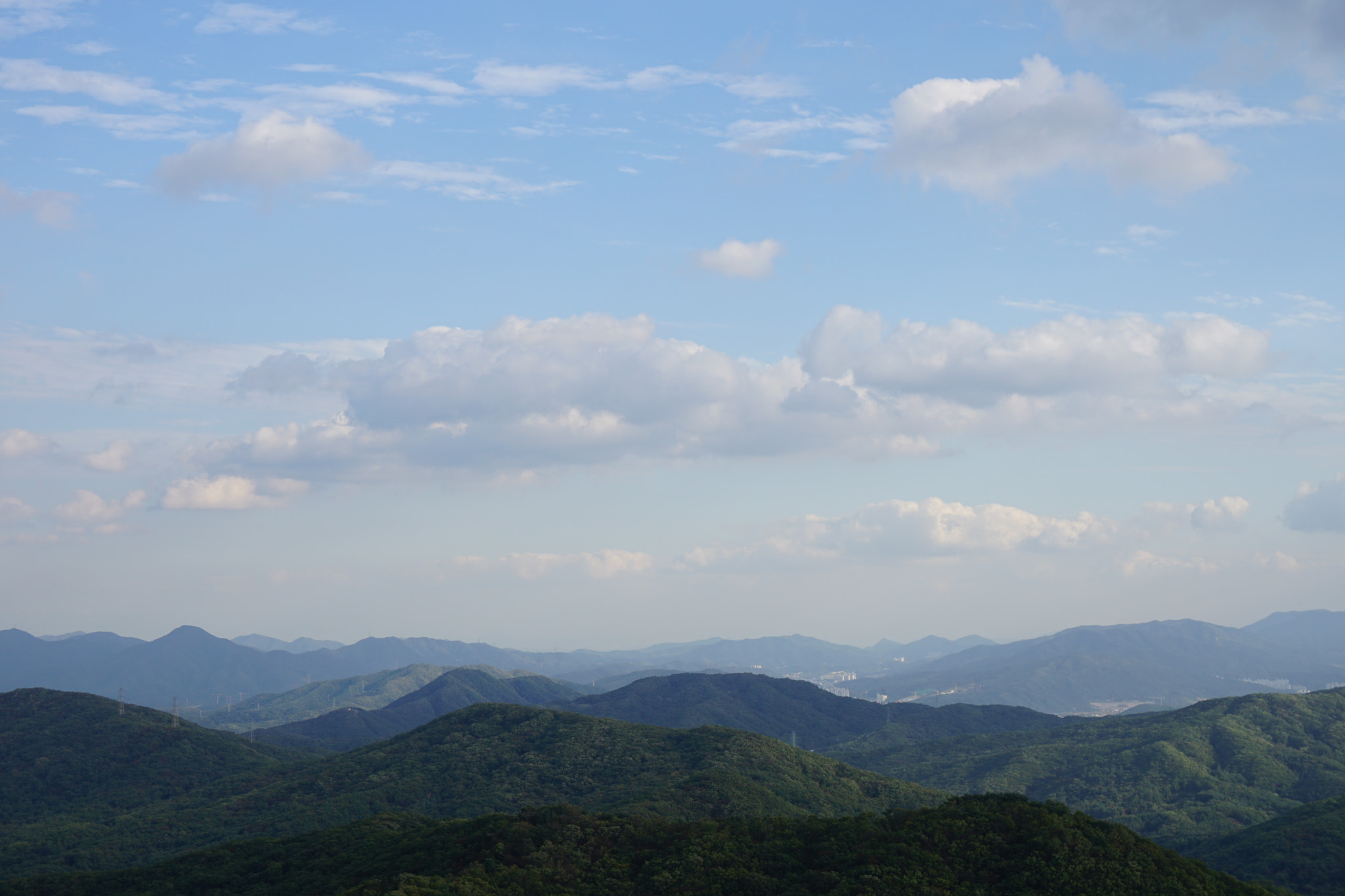 Sony a6000 + Sony Vario-Tessar T* E 16-70mm F4 ZA OSS sample photo. #파란 #가을 #하늘 #구름 #남한산성 photography