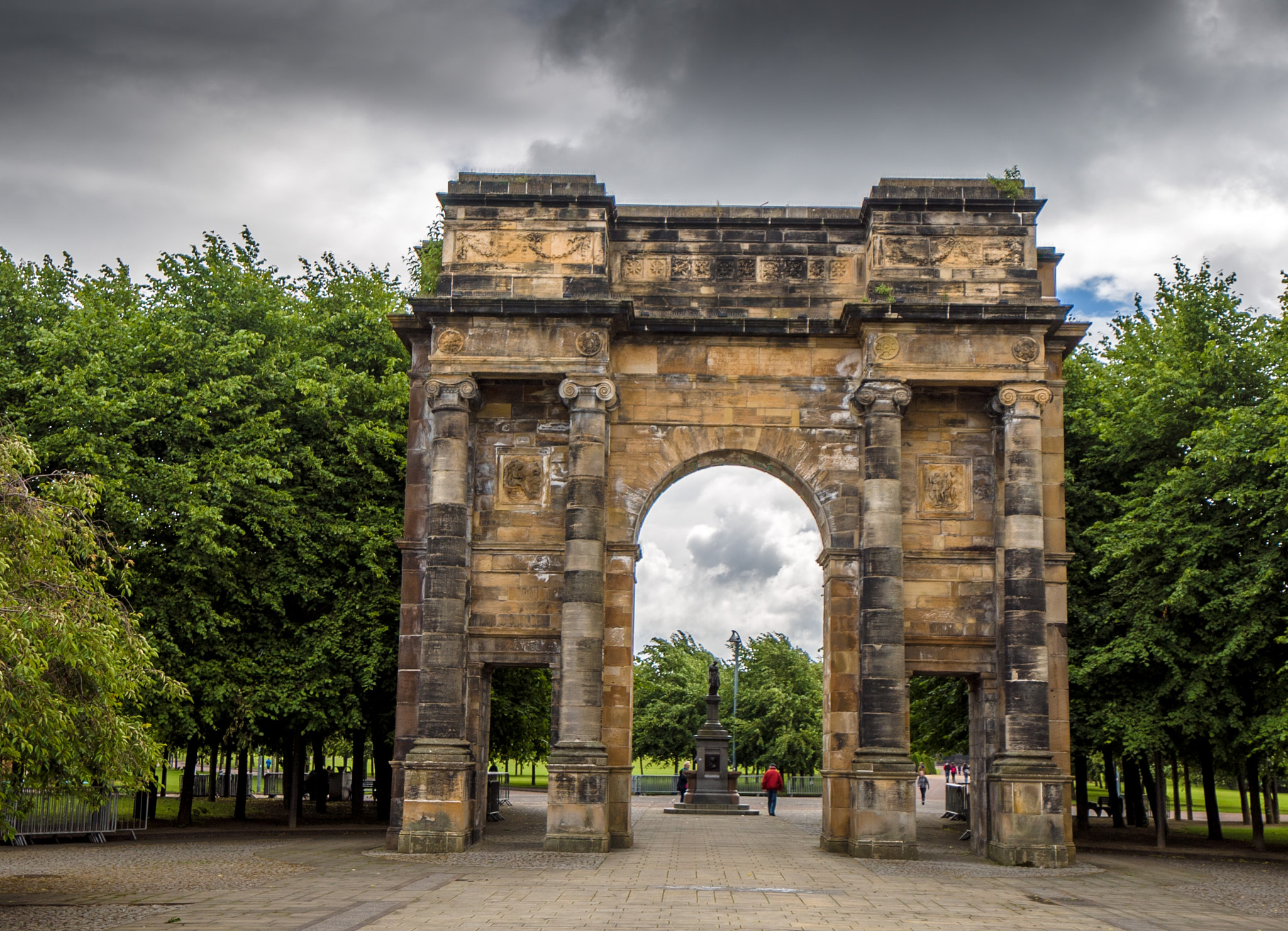 Sony a7S + Sony Vario-Tessar T* FE 16-35mm F4 ZA OSS sample photo. Glasgow green photography