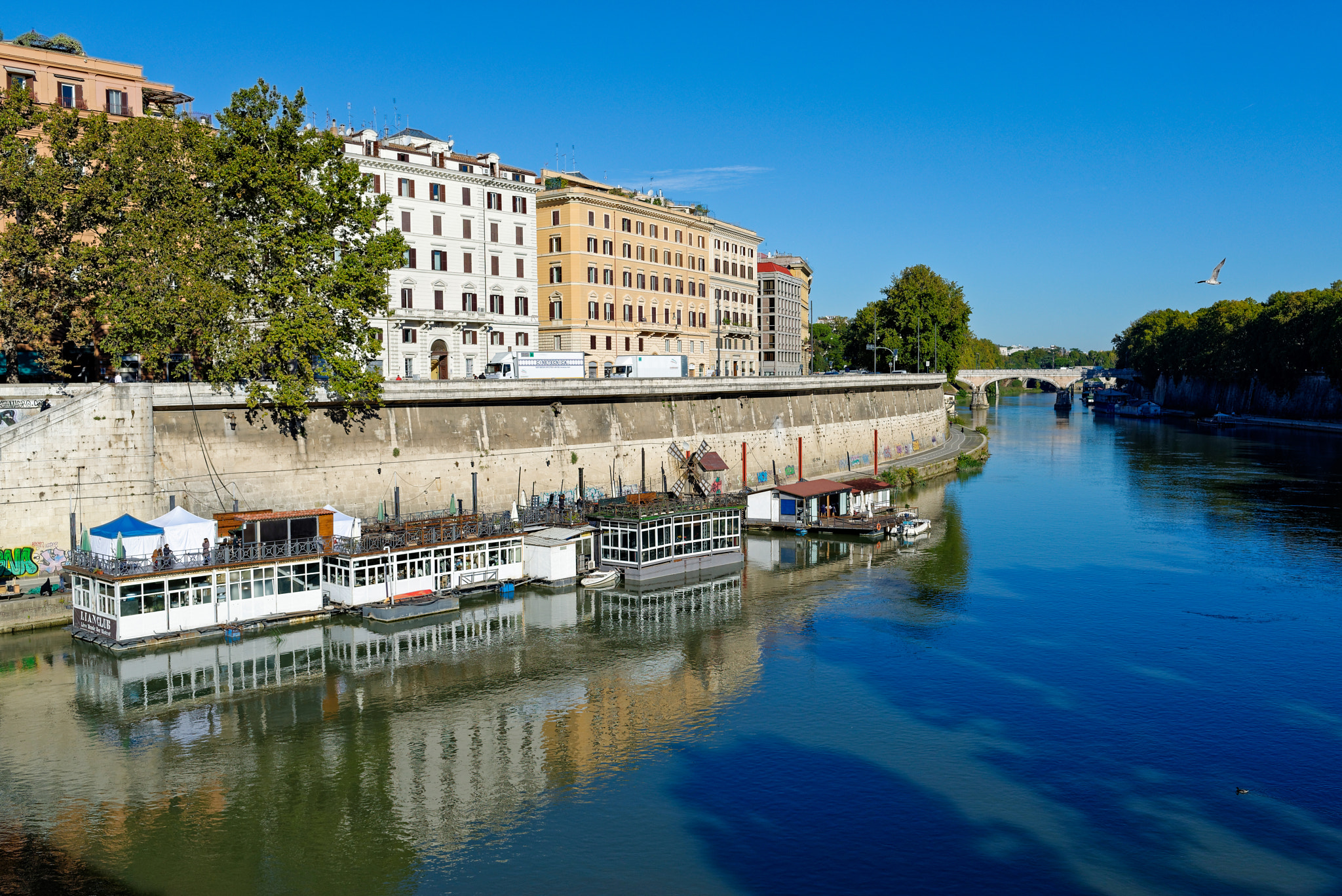 Nikon AF-S Nikkor 35mm F1.8G ED sample photo. Along the tiber in roma photography