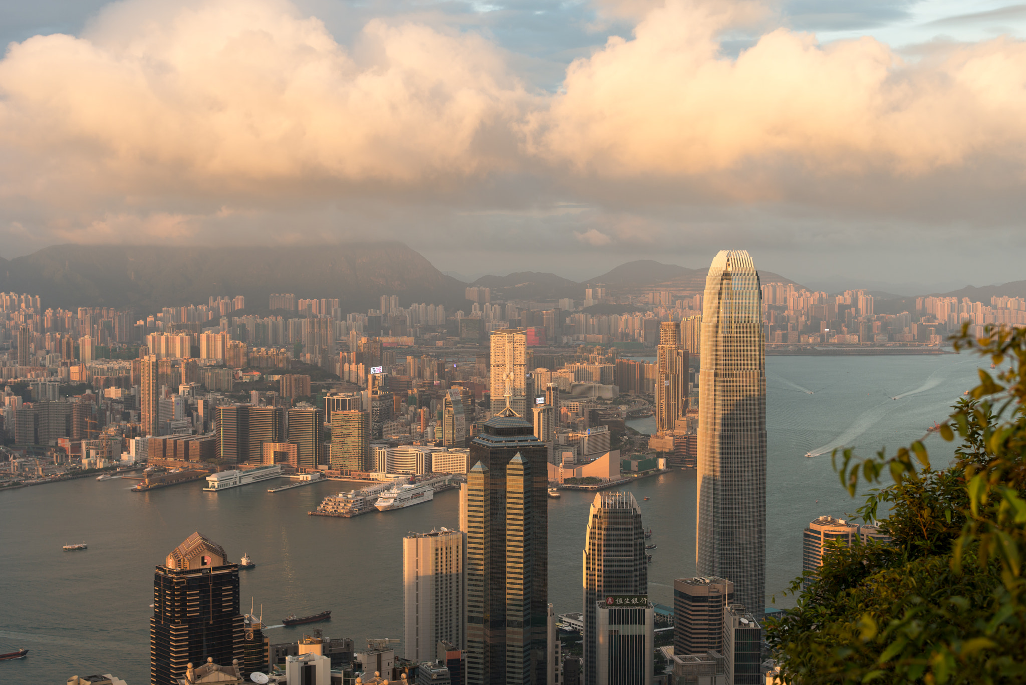 Nikon D800 + Nikon AF-S Nikkor 58mm F1.4G sample photo. Victoria peak, hong kong photography